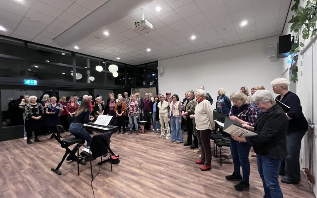 Gezamelijk zingen met koor Ratatouille